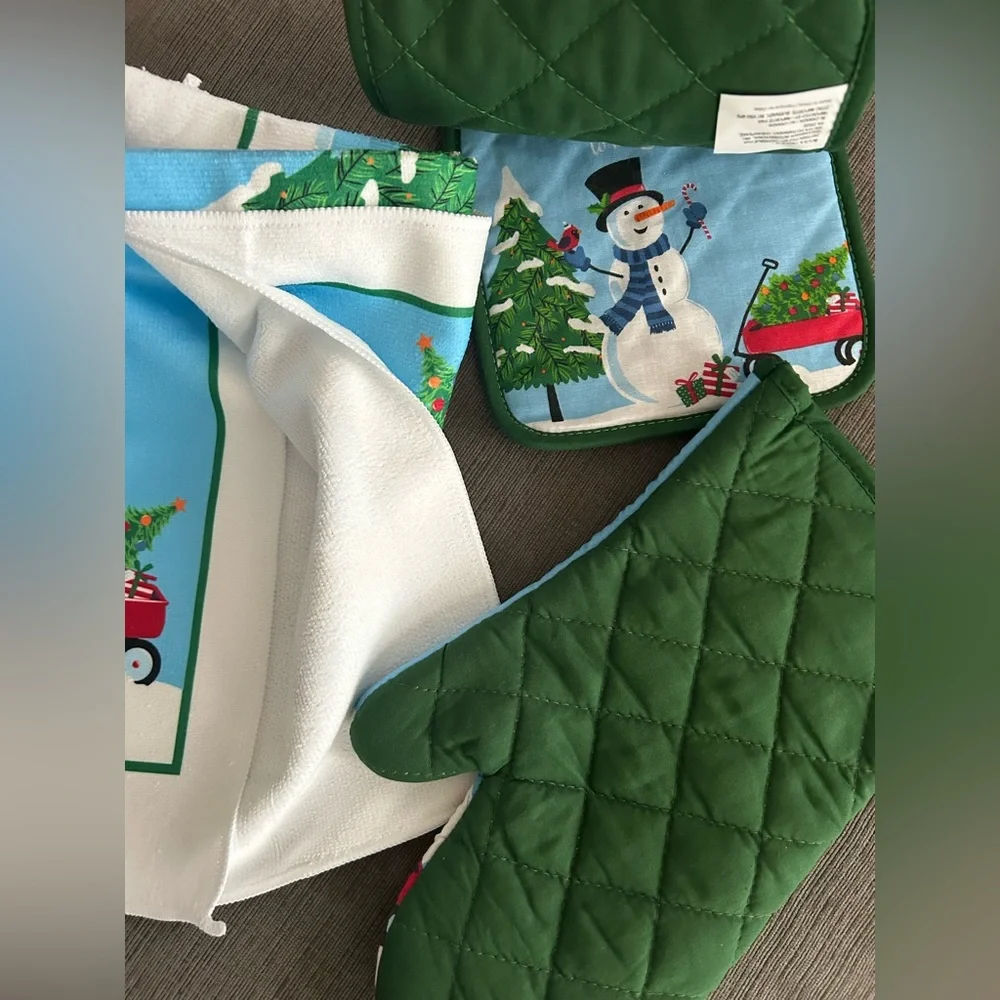 Kitchen Bundle Snowman: 2 Potholder, 1 Oven Mit, 1 Kitchen towel